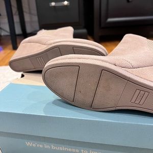 Toms Kayley Taupe Grey Suede 7.5